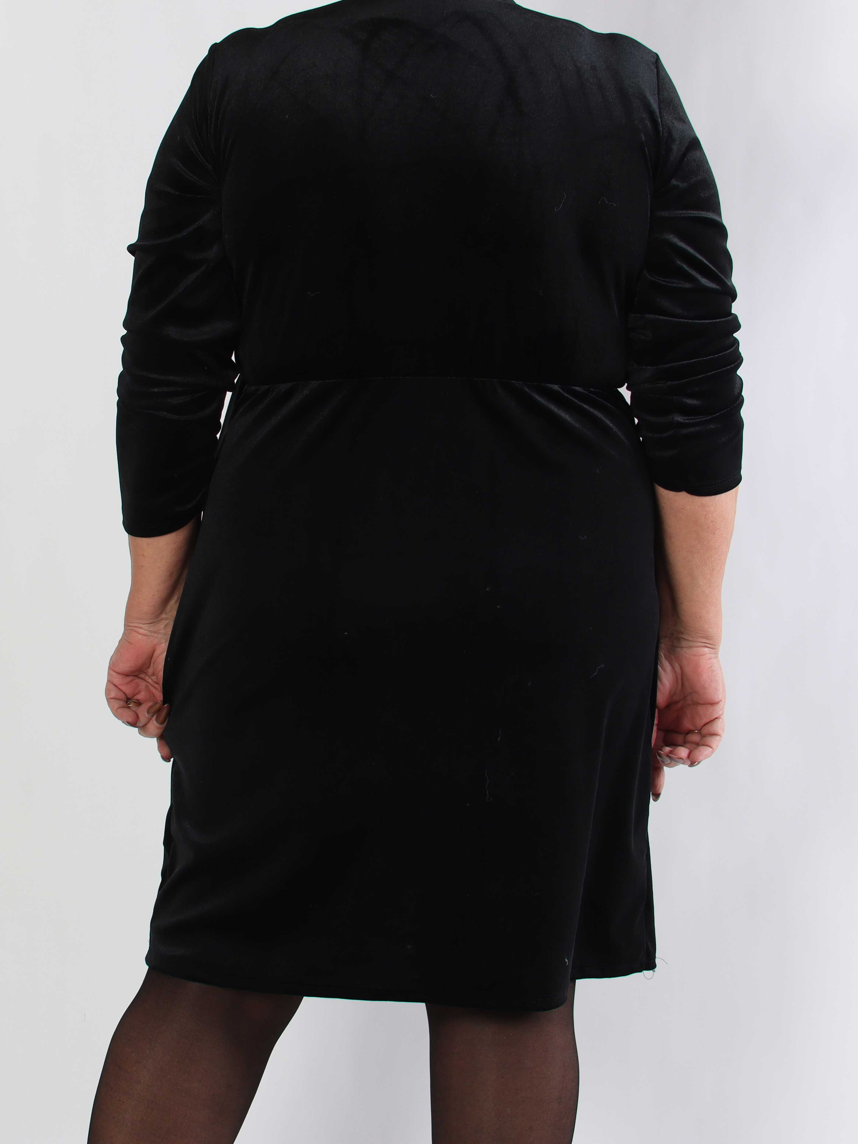 Sinda - Plus size velourkjole med slå-om effekt og spænde